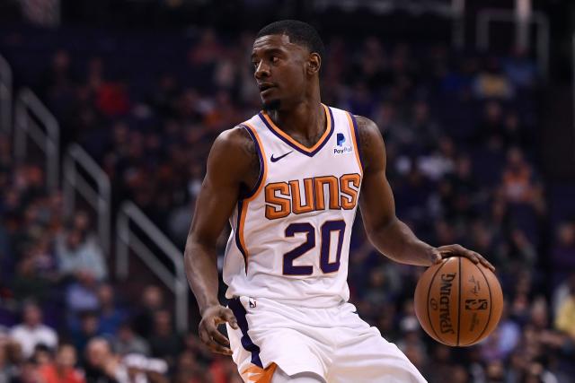 王哲林25+8上海力克广州 布朗21分焦泊乔20+8